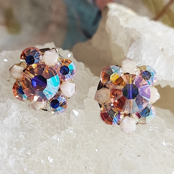 Pink Aurora Borealis Crystal Vintage Petite Clip Silver Tone Earrings - Picture 7 of 9